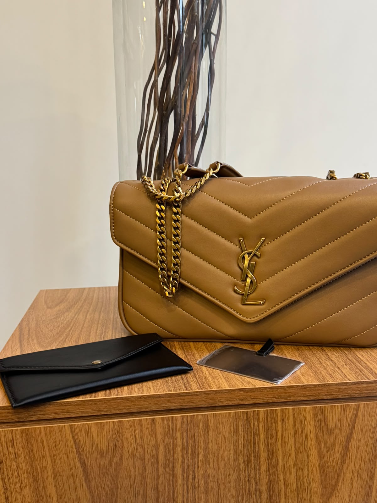 Bolsa Yves Saint Laurent Loulou Large Marrom