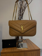 Bolsa Yves Saint Laurent Loulou Large Marrom