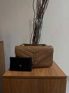 Bolsa Yves Saint Laurent Loulou Large Marrom