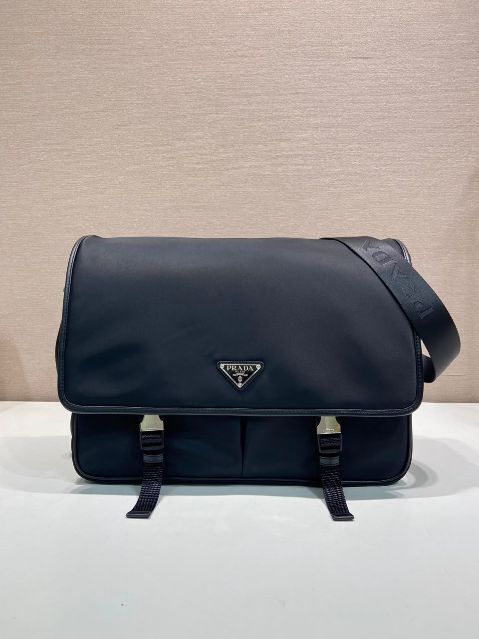 Bolsa Prada Re-Nylon and Leather Messenger Bag