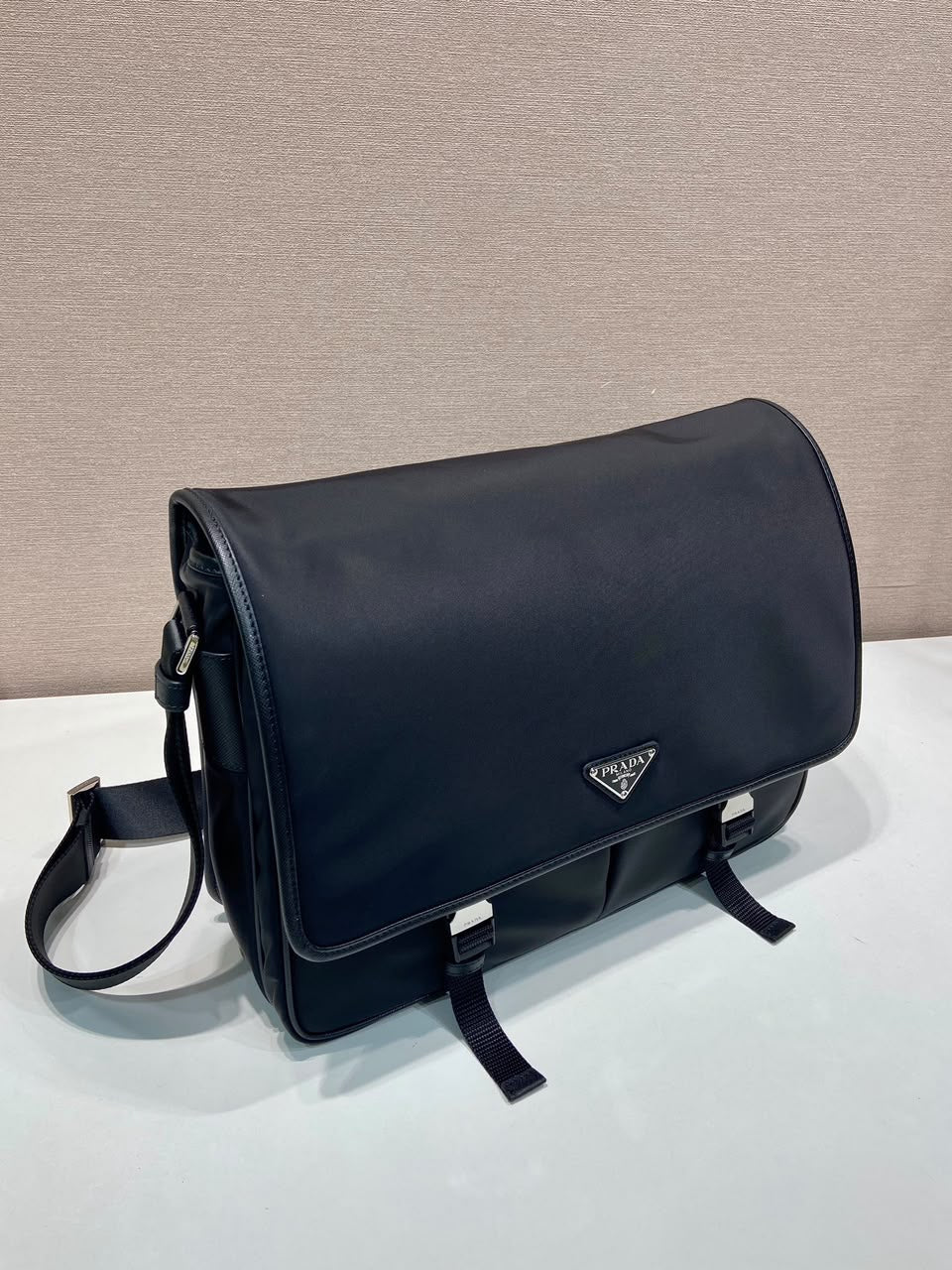 Bolsa Prada Re-Nylon and Leather Messenger Bag