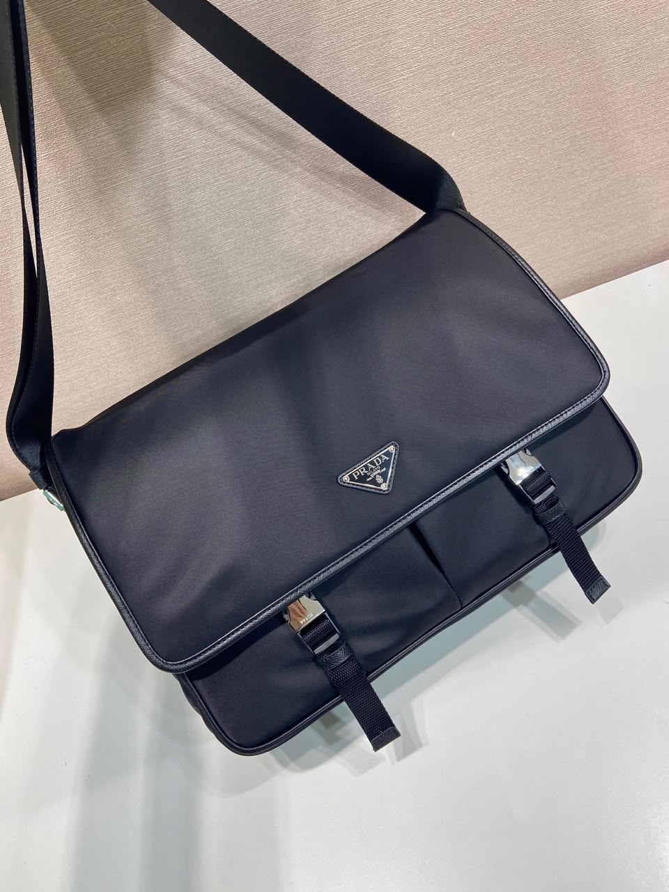 Bolsa Prada Re-Nylon and Leather Messenger Bag