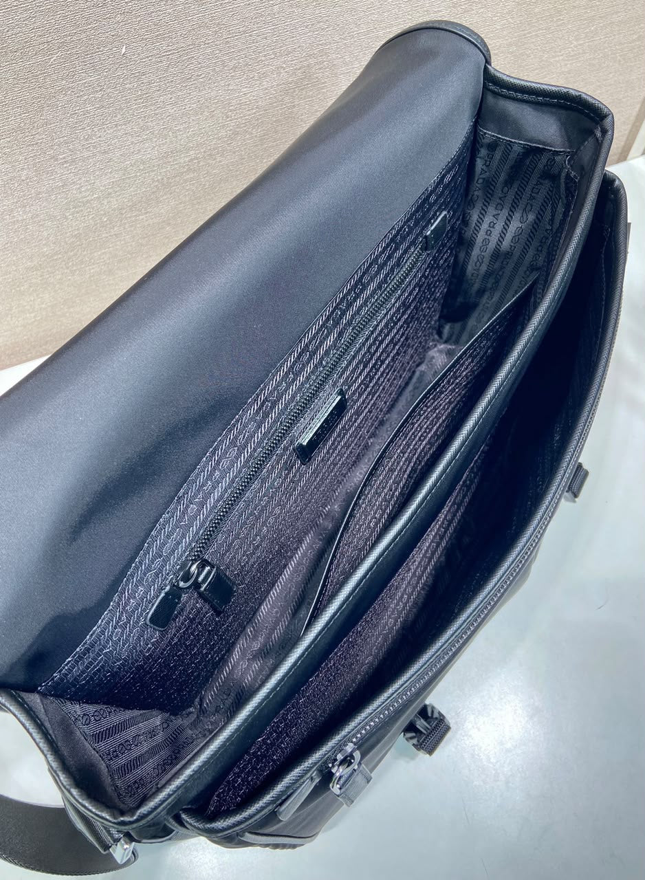 Bolsa Prada Re-Nylon and Leather Messenger Bag