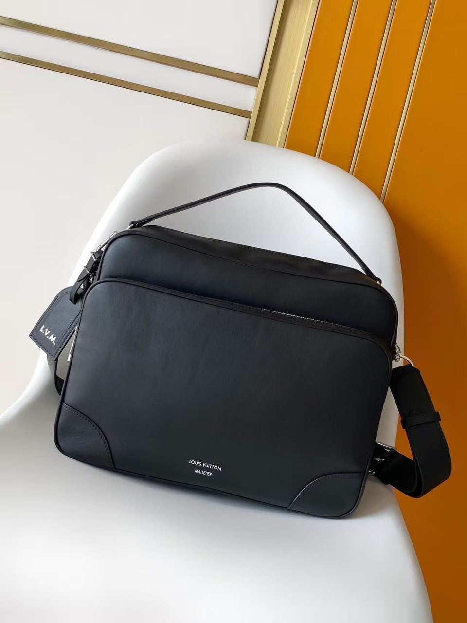 Lv Nil Crossbody black