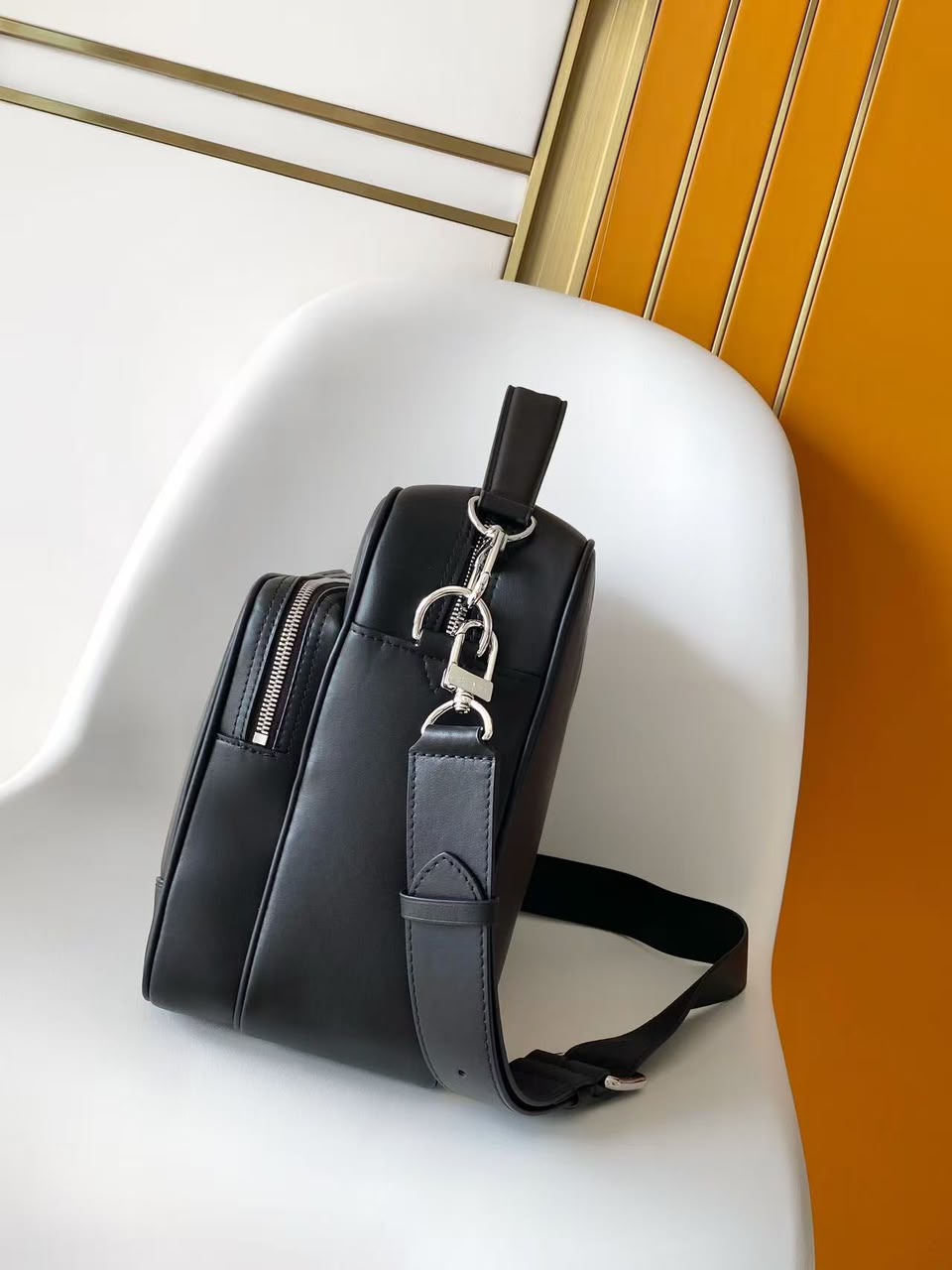 Lv Nil Crossbody black