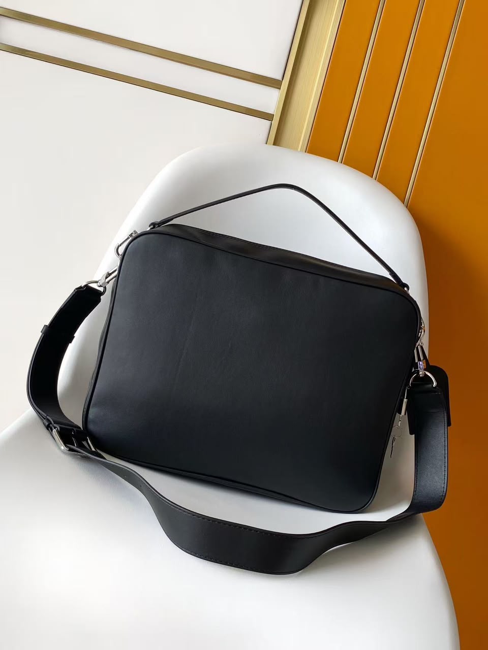 Lv Nil Crossbody black