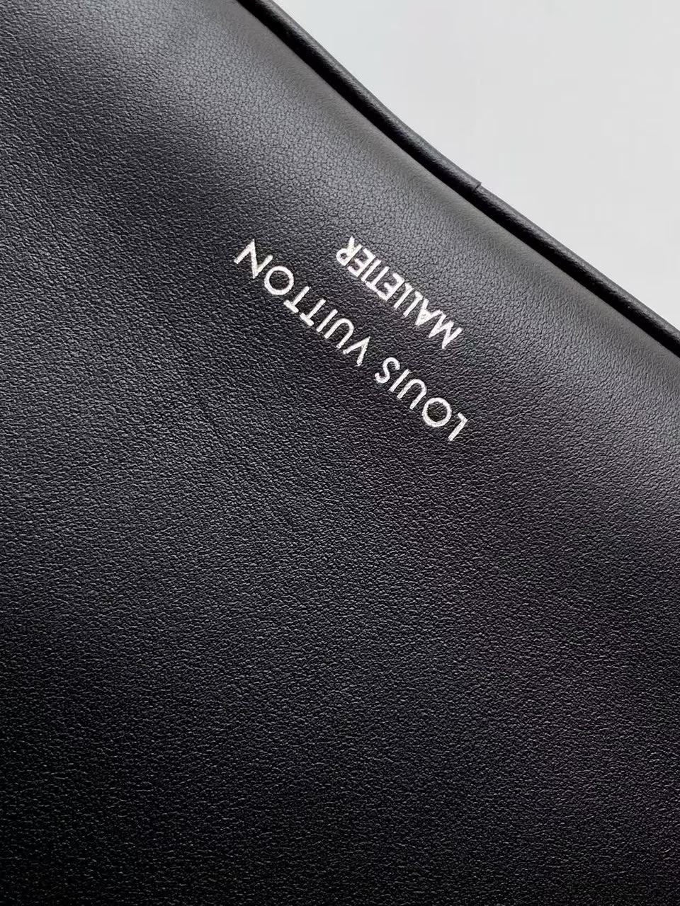 Lv Nil Crossbody black