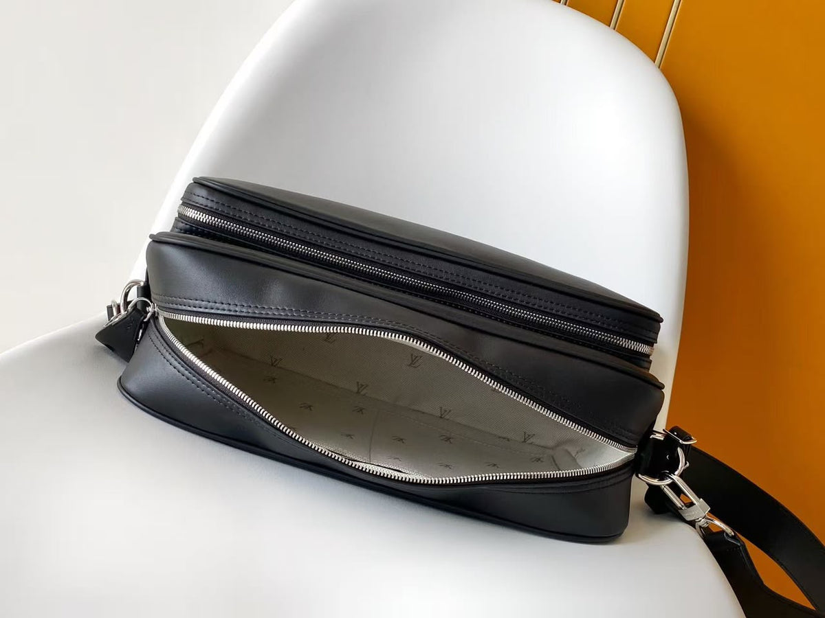 Lv Nil Crossbody black