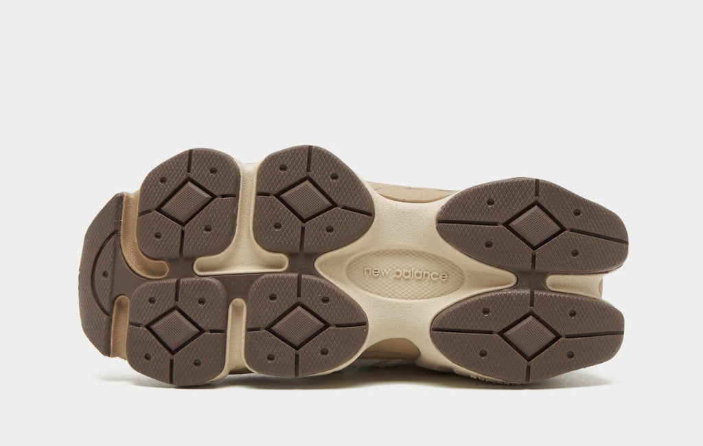 New Balance 9060 Cream .