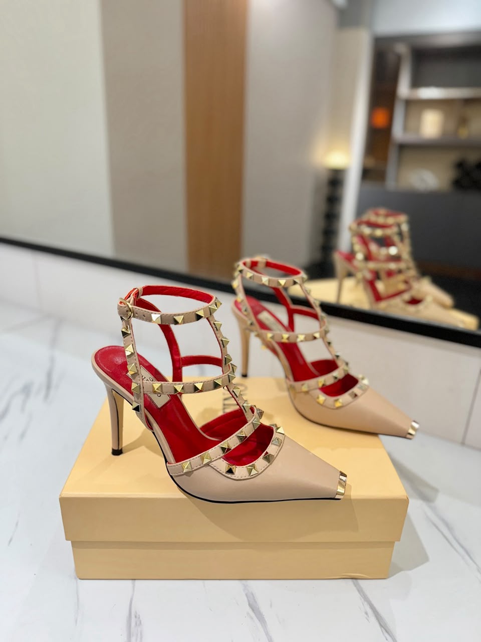Salto Valentino Garavani Rockstud Caged Pump