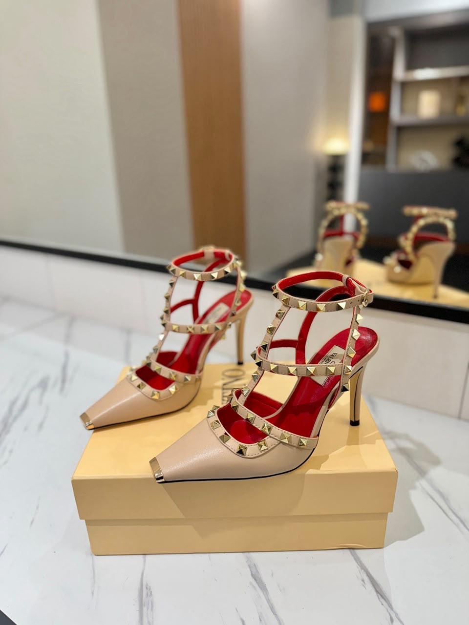 Salto Valentino Garavani Rockstud Caged Pump