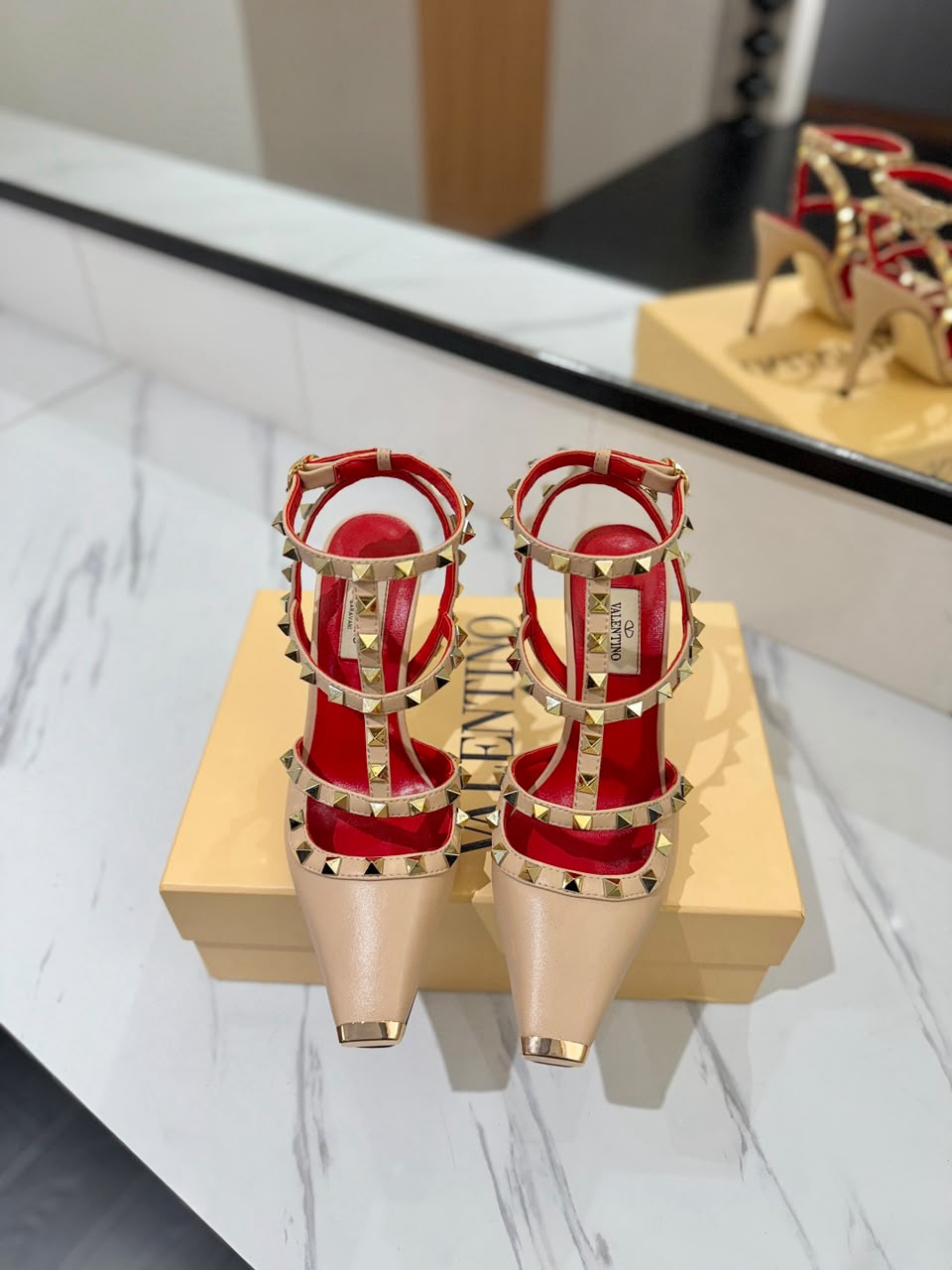 Salto Valentino Garavani Rockstud Caged Pump
