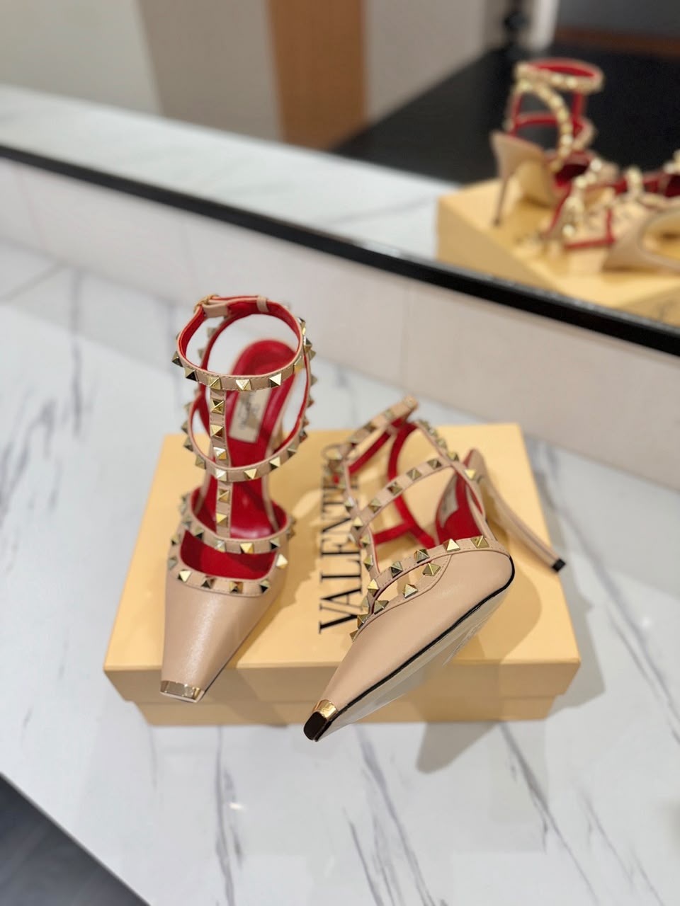 Salto Valentino Garavani Rockstud Caged Pump
