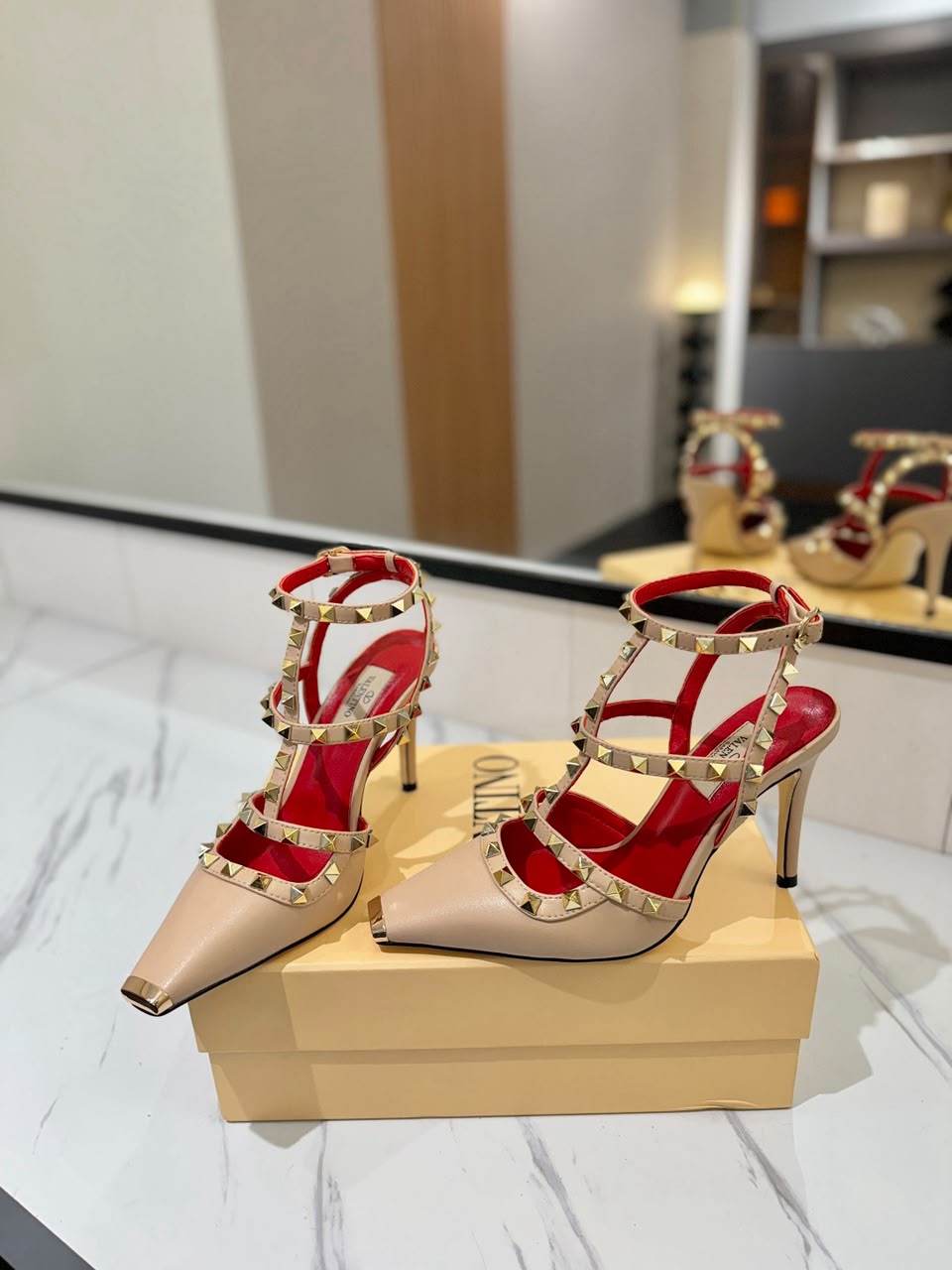 Salto Valentino Garavani Rockstud Caged Pump