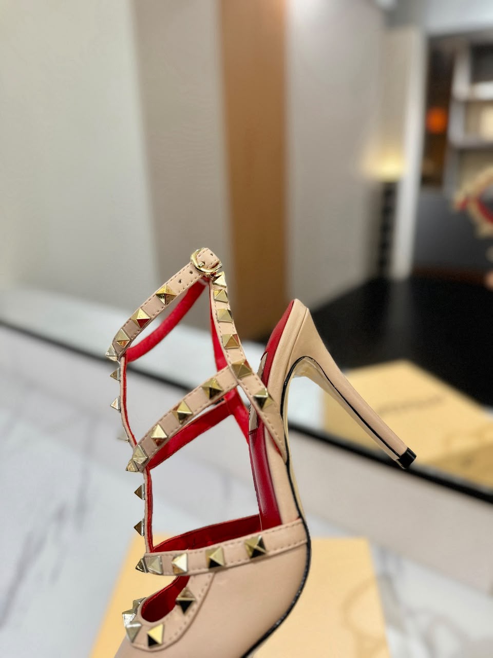 Salto Valentino Garavani Rockstud Caged Pump