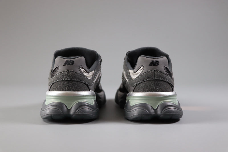 New Balance black infantil