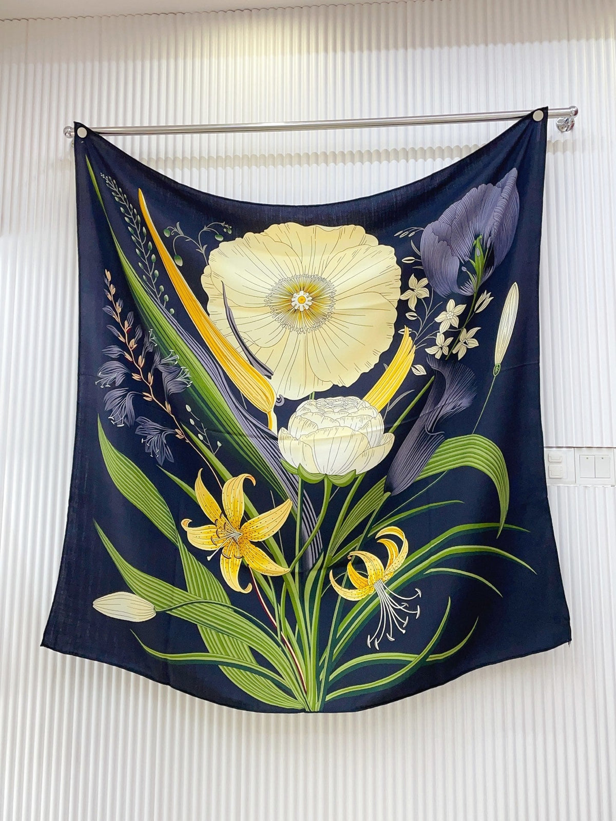 Lenço Hermès Carré 90 "Bouquet Final" Cor Ébano / Areia / Verde