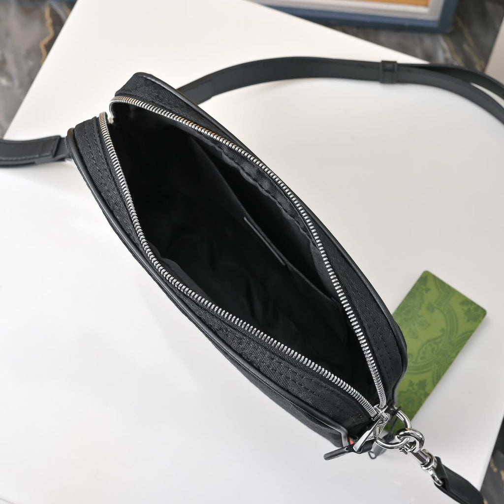 Gucci GG Supreme Small Camera Bag