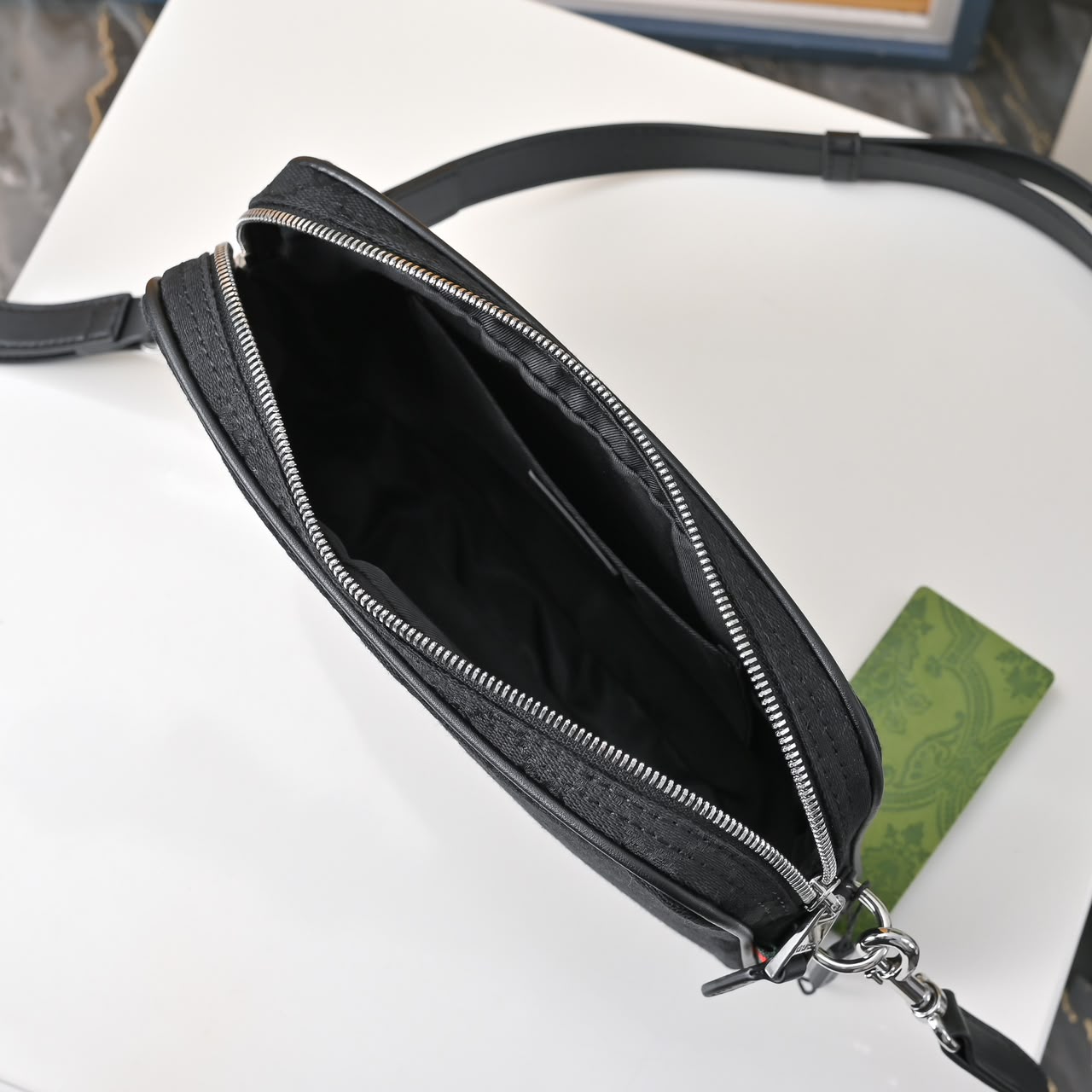 Gucci GG Supreme Small Camera Bag