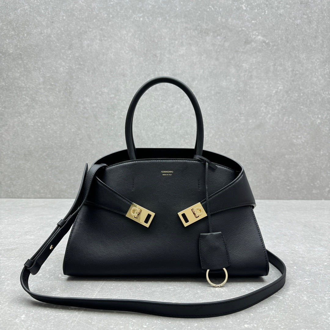 bolsa tote Ferragamo Hug black