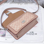 Bolsa Coach Tabby Shoulder Bag 26 in Signature Canvas with Colorblock.