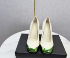 Chanel Square-Toe Cap-Toe Pumps in White & Metallic Green Leather. Salto 9 cm.