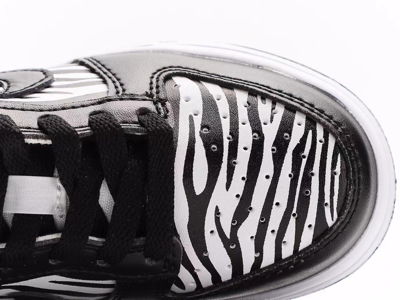 Quartersnacks x Nike SB Dunk Low Little Debbie's Zebra Cakes