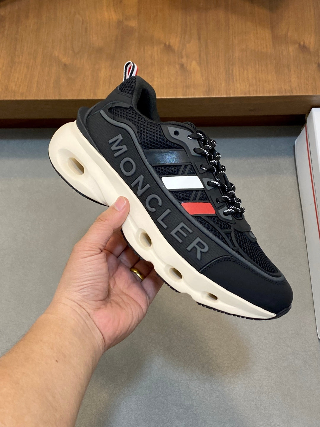 Tênis Moncler Leave No Trace Black  Off White