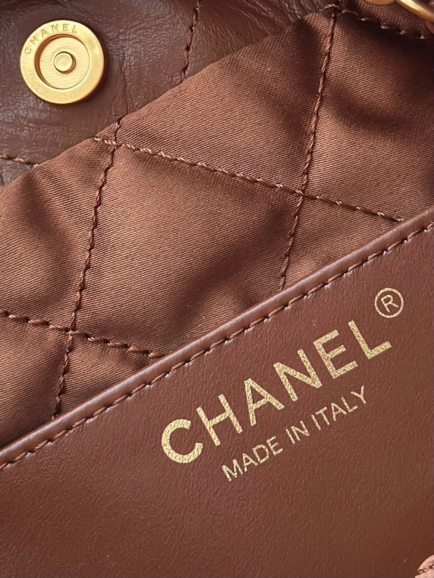 Chanel Mini 22 Handbag Couro Marrom .