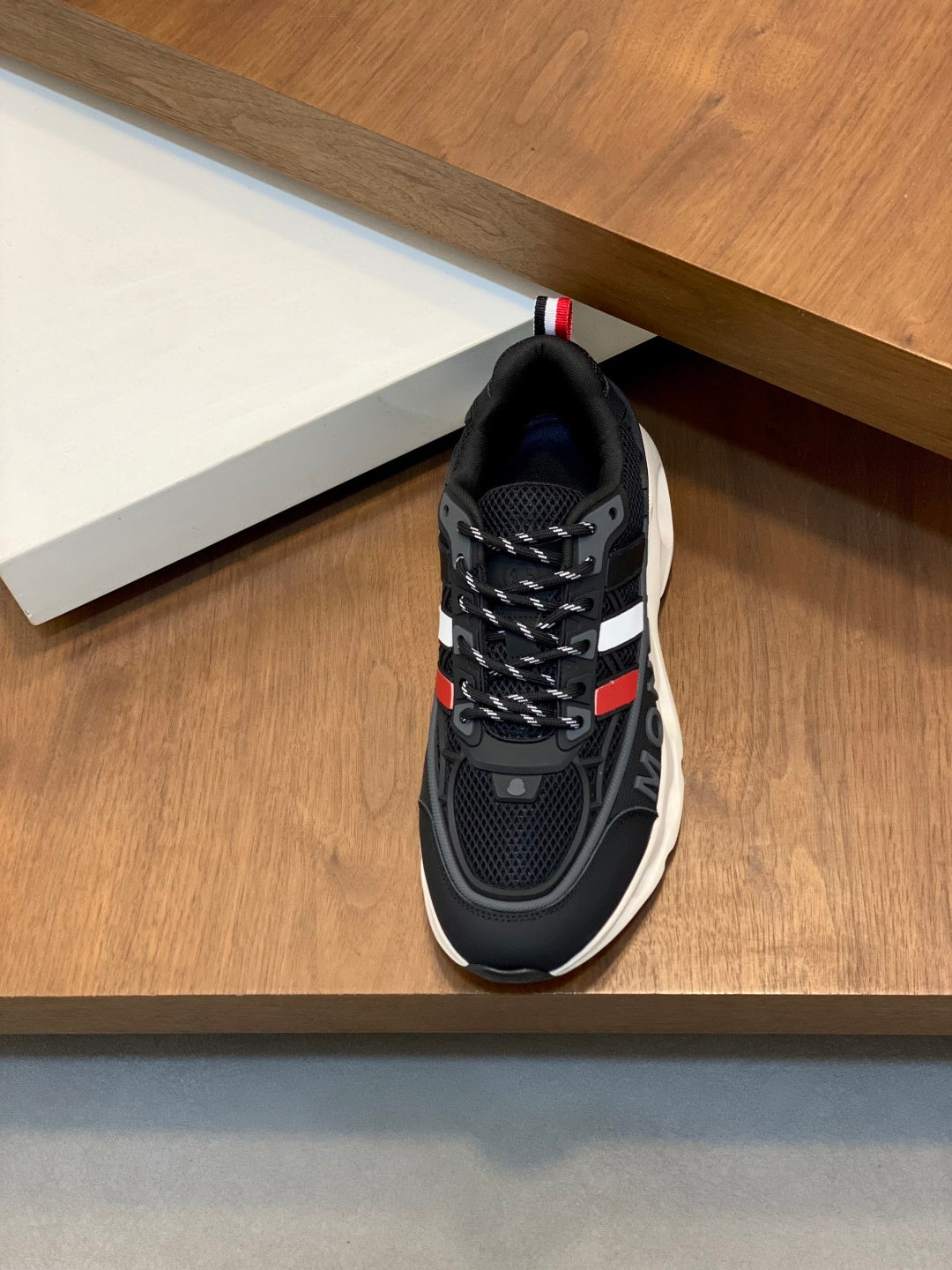Tênis Moncler Leave No Trace Black  Off White