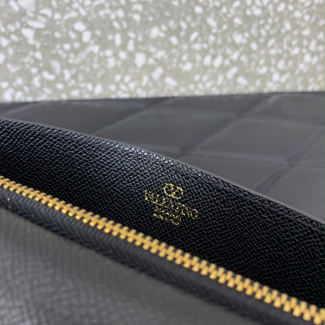 Valentino Garavani VLogo Signature