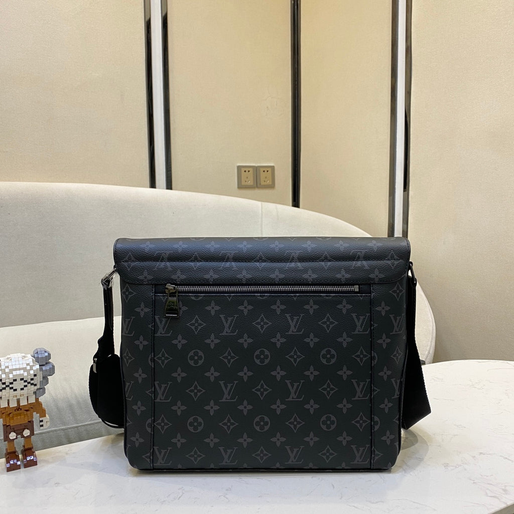 LV Messenger Explorer MM Shoulder Bag M40539