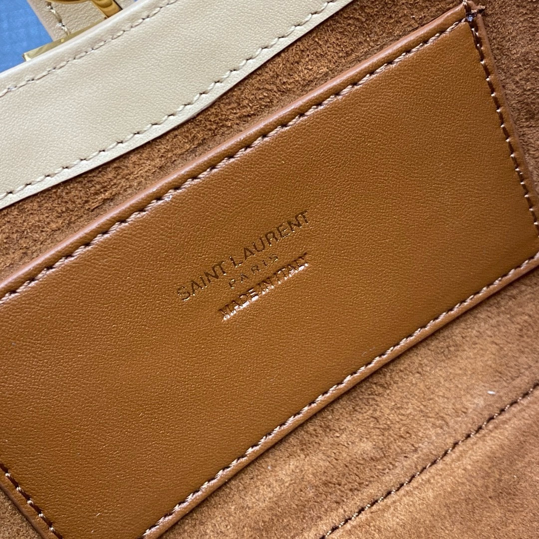 Saint Laurent Le 5 À 7 Top Handle Bag Nude Ferragens Douradas