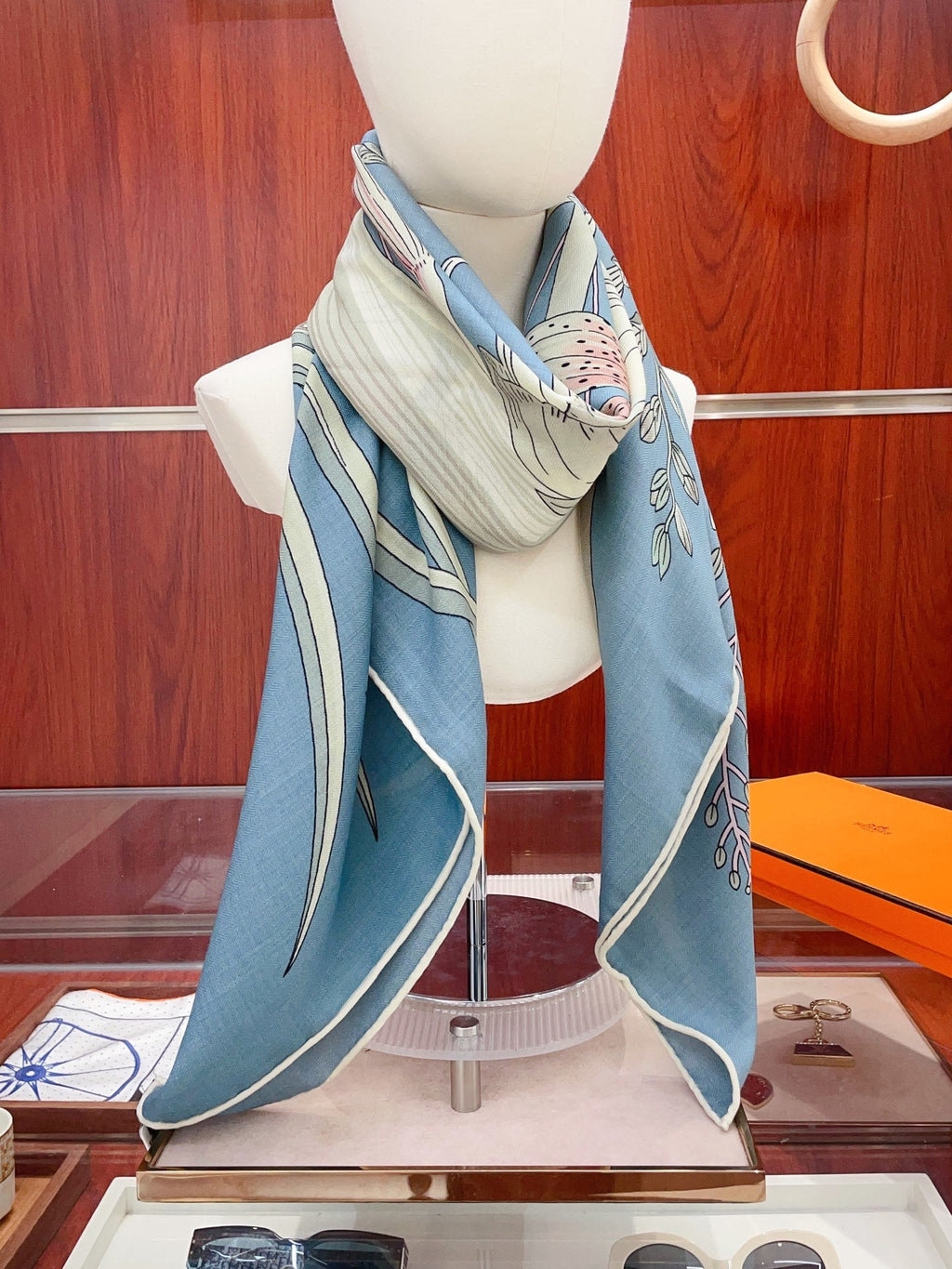 Lenço Hermès Carré 90 "Bouquet Final" Cor Azul Jeans / Rosa Pálido / Cinza Pérola