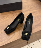 Chanel Blazy Turnlock Pumps Black. Salto 8 cm