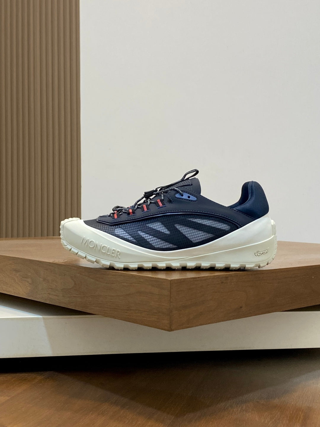 Tênis Moncler Trailgrip LP Azul Marinho e Off White