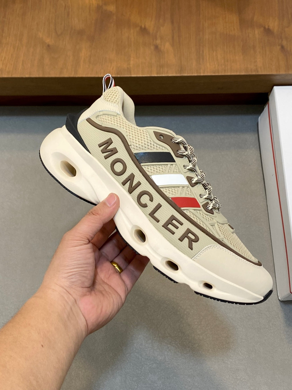 Tênis Moncler Leave No Trace Beje