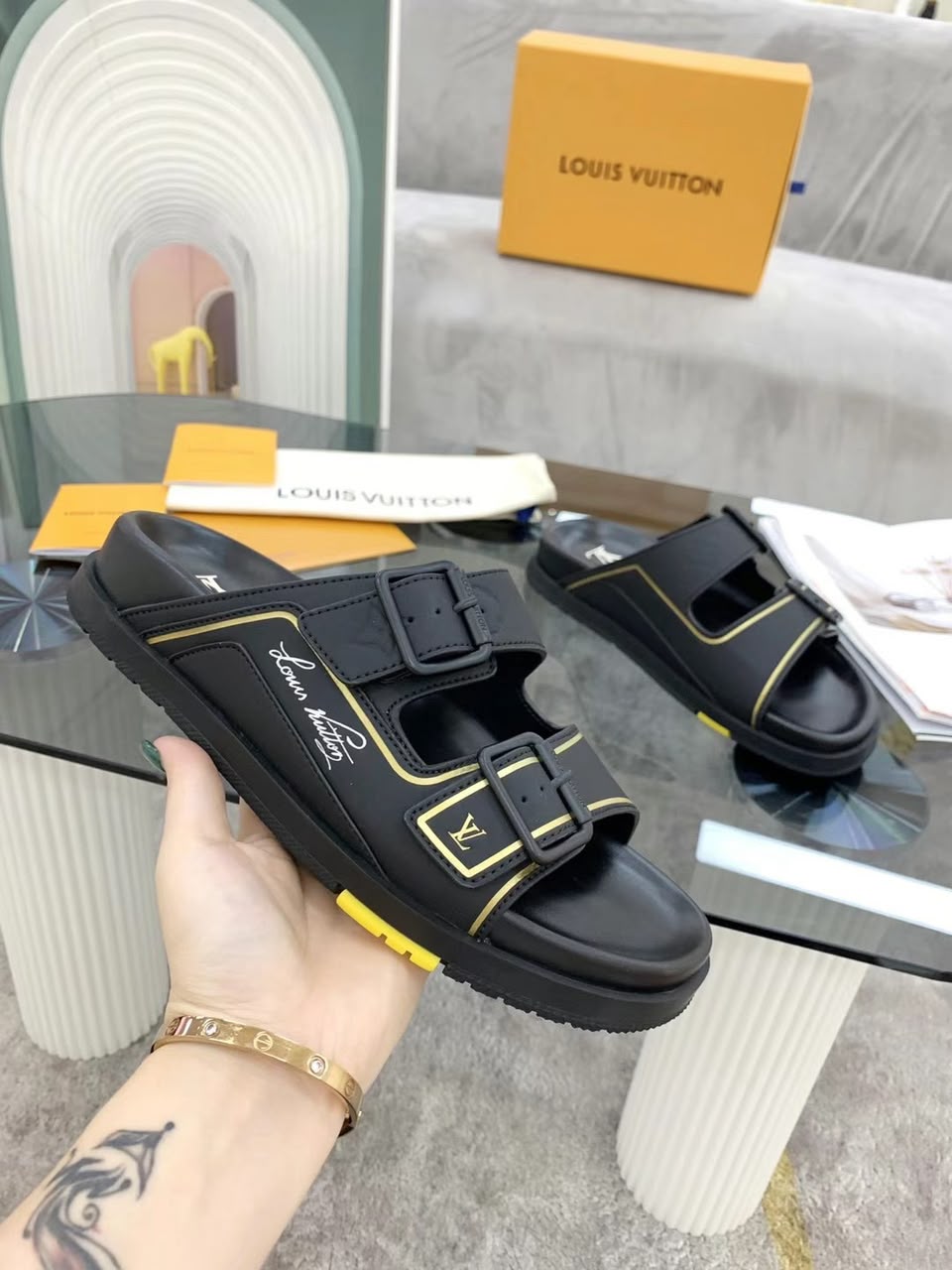 Sandália Louis Vuitton Trainer Mule Black / Yellow