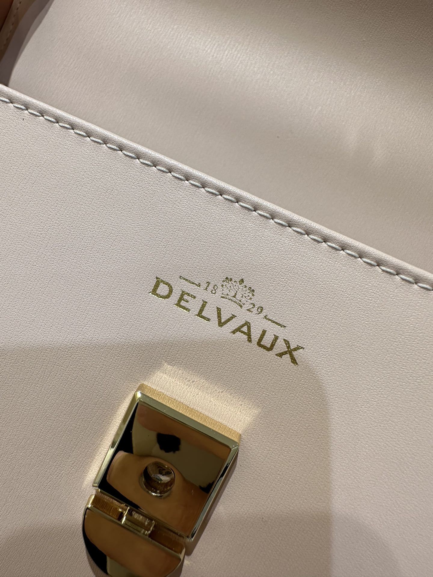 Delvaux Tempête MM Light pink Ferragens Douradas