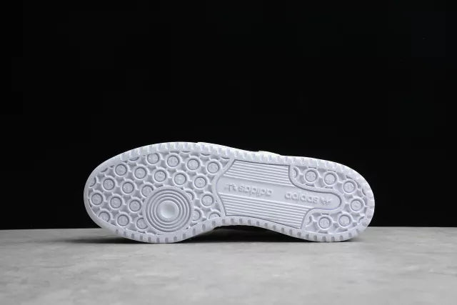 Forum Exhibit Low Cream White Black