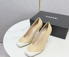 Chanel Square-Toe Cap-Toe Pumps in Beige & White Leather. Salto 9 cm.