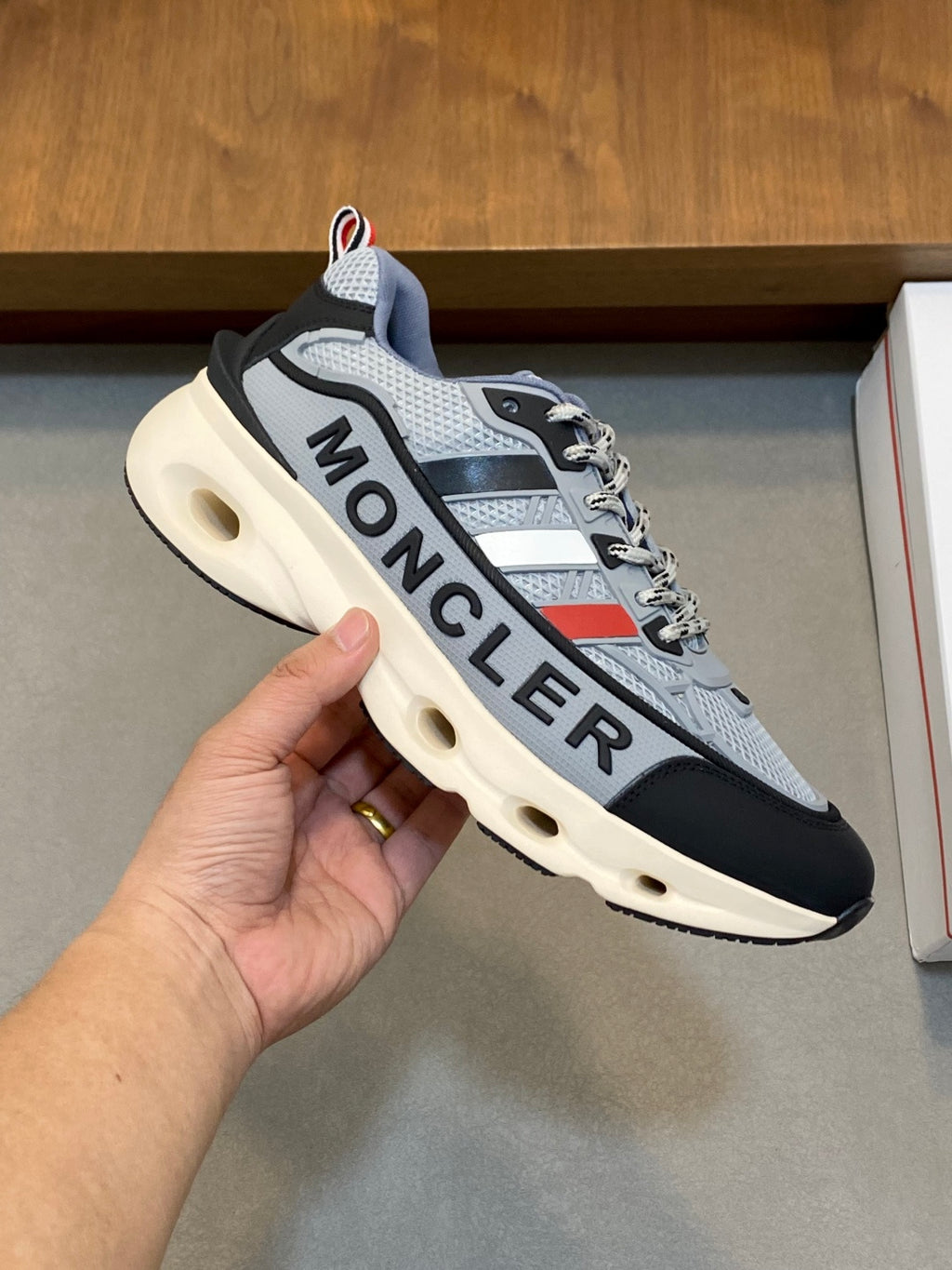 Tênis Moncler Leave No Trace Cinza
