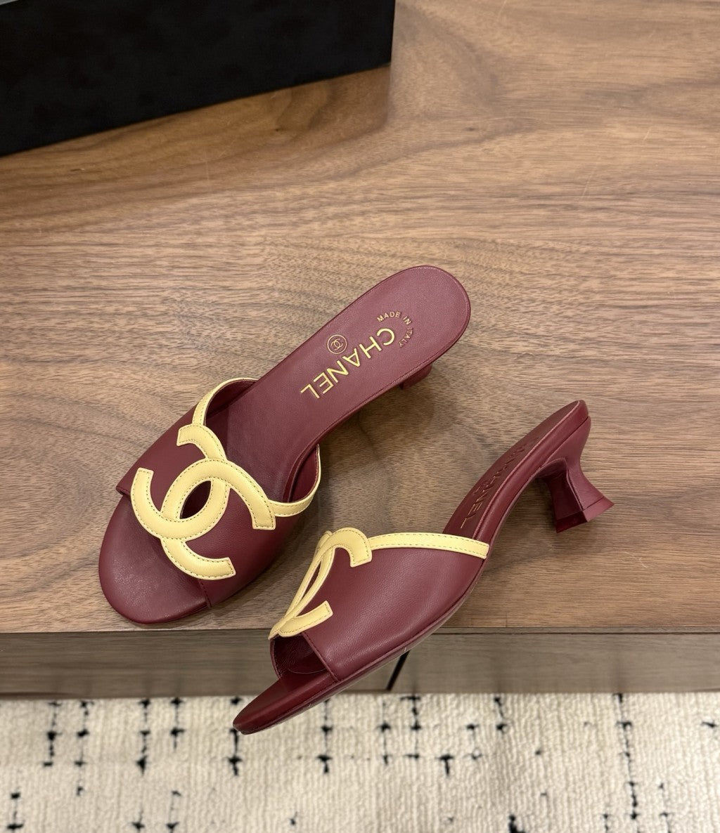 Chanel Interlocking CC Heeled Mules Burgundy & Beige. Salto 5 cm.