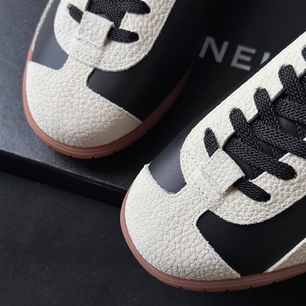 Chanel Calfskin & Embossed Suede Sneakers Marrom Claro