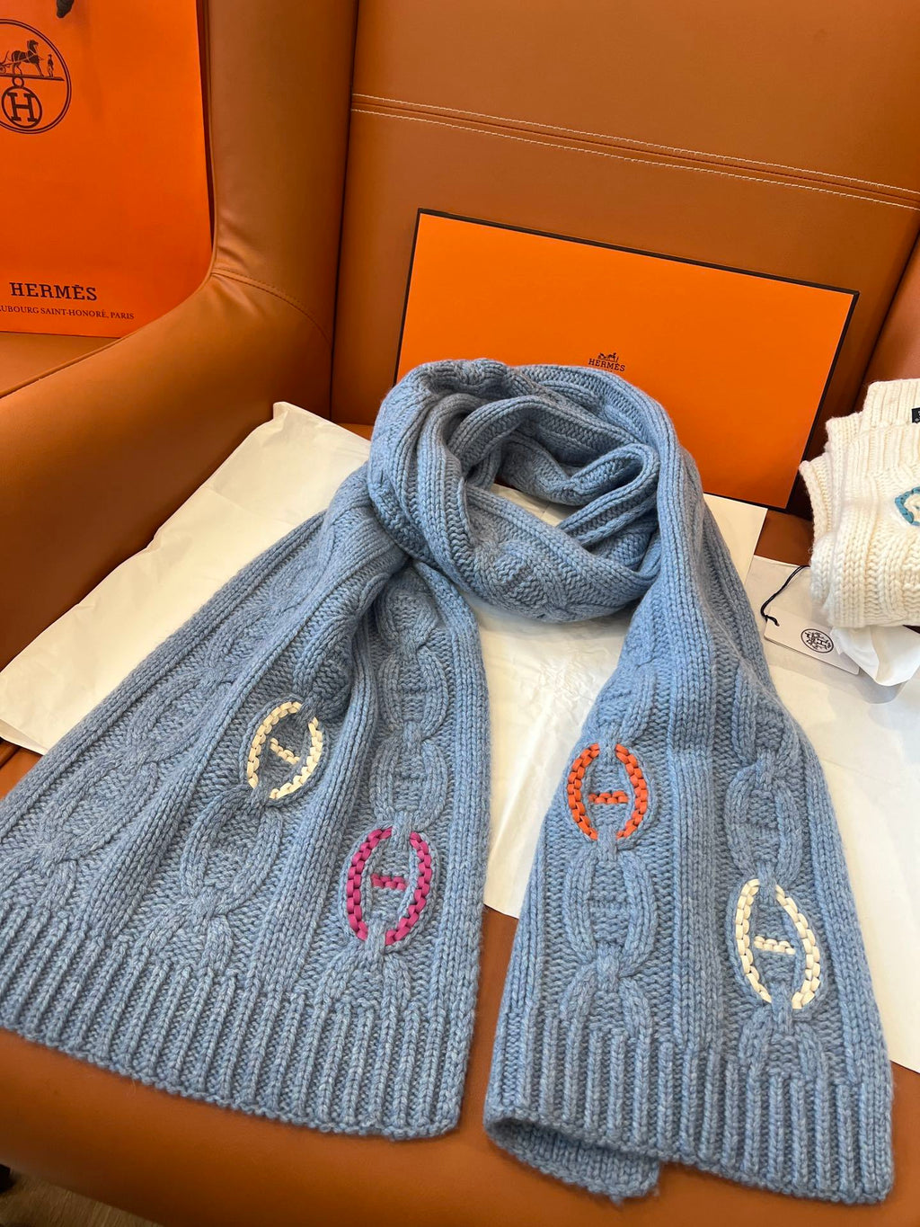 Cachecol Hermès Tri-Maillon Details Cuir Azul-Claro