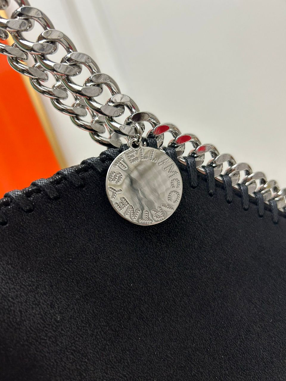 Stella McCartney Falabella Tote Maxi Preta com Correntes Bicolor