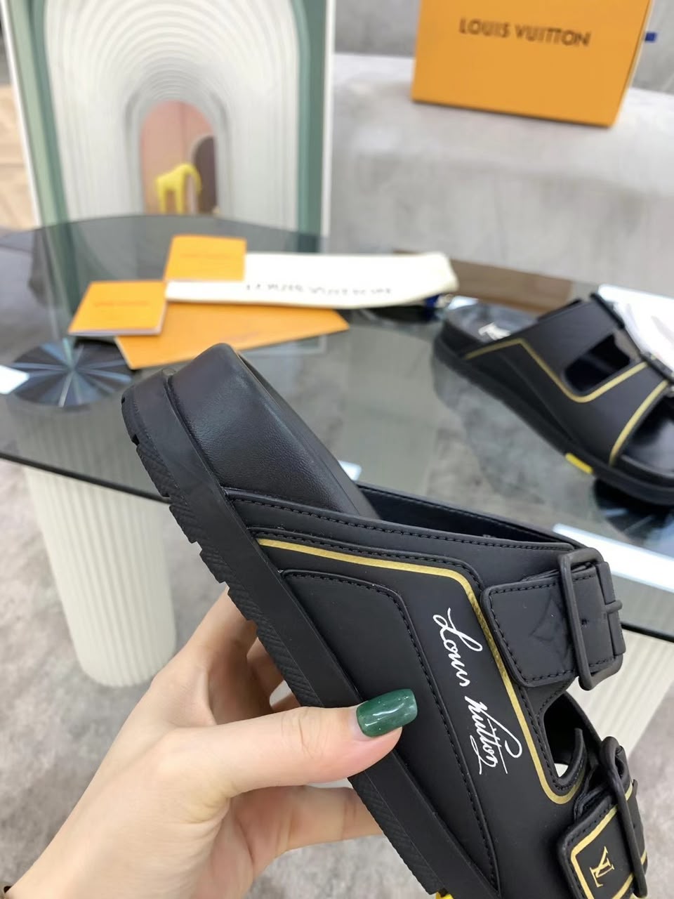 Sandália Louis Vuitton Trainer Mule Black / Yellow