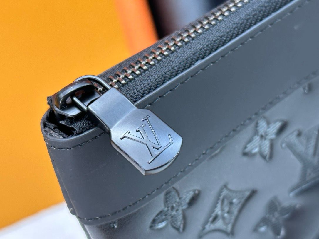 Clutch Louis Vuitton Monogram Black (Pronta Entrega)