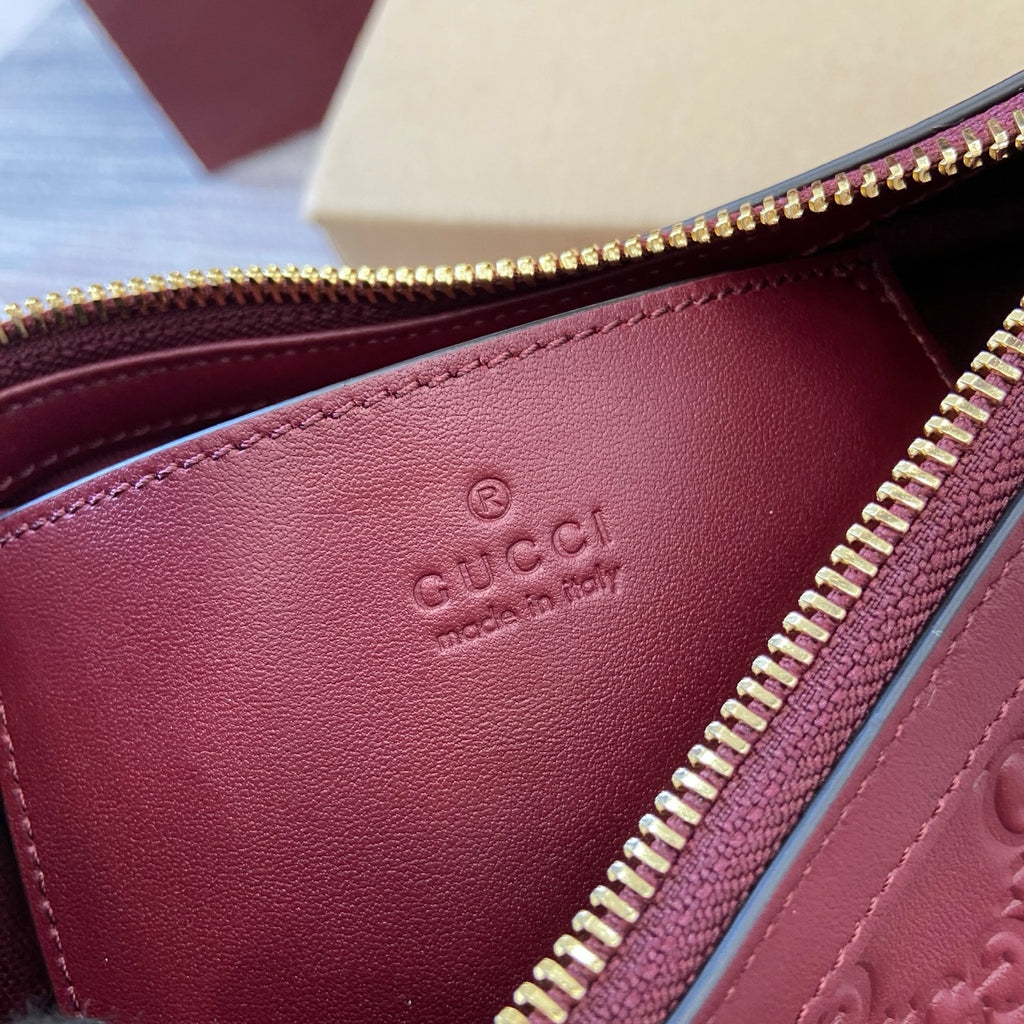 Gucci GG Emblem Small Shoulder Bag Bôrdo
