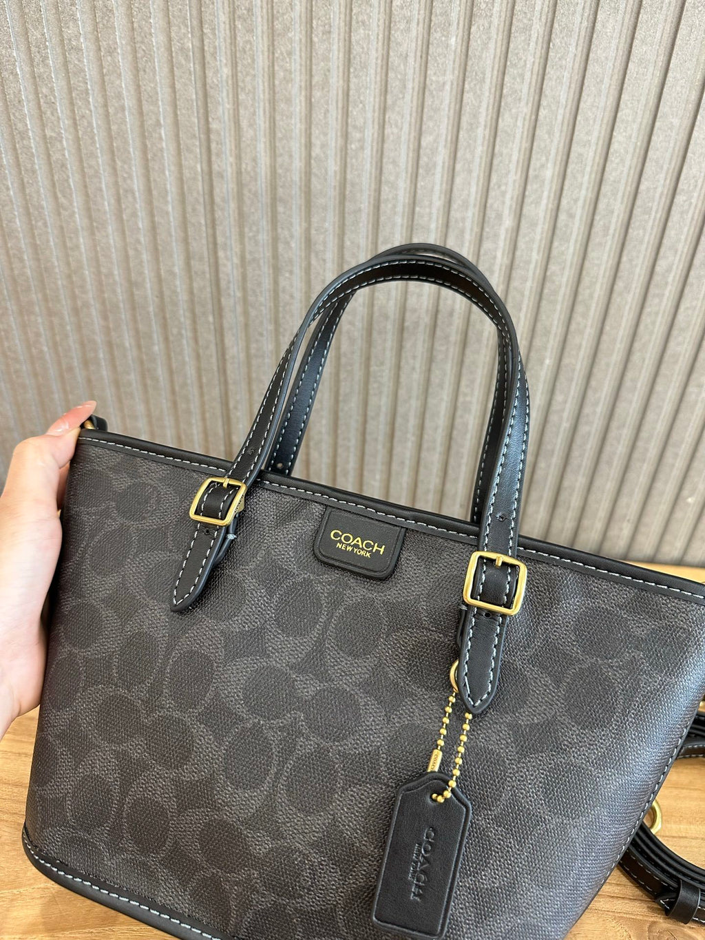 Coach Taxi Tote 21 Signature Black Ferragens Douradas